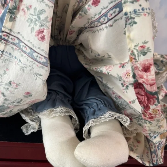 Folk Art Vintage, Handmade Country-style Bunny Rabbit Doll - Picture 12 of 12